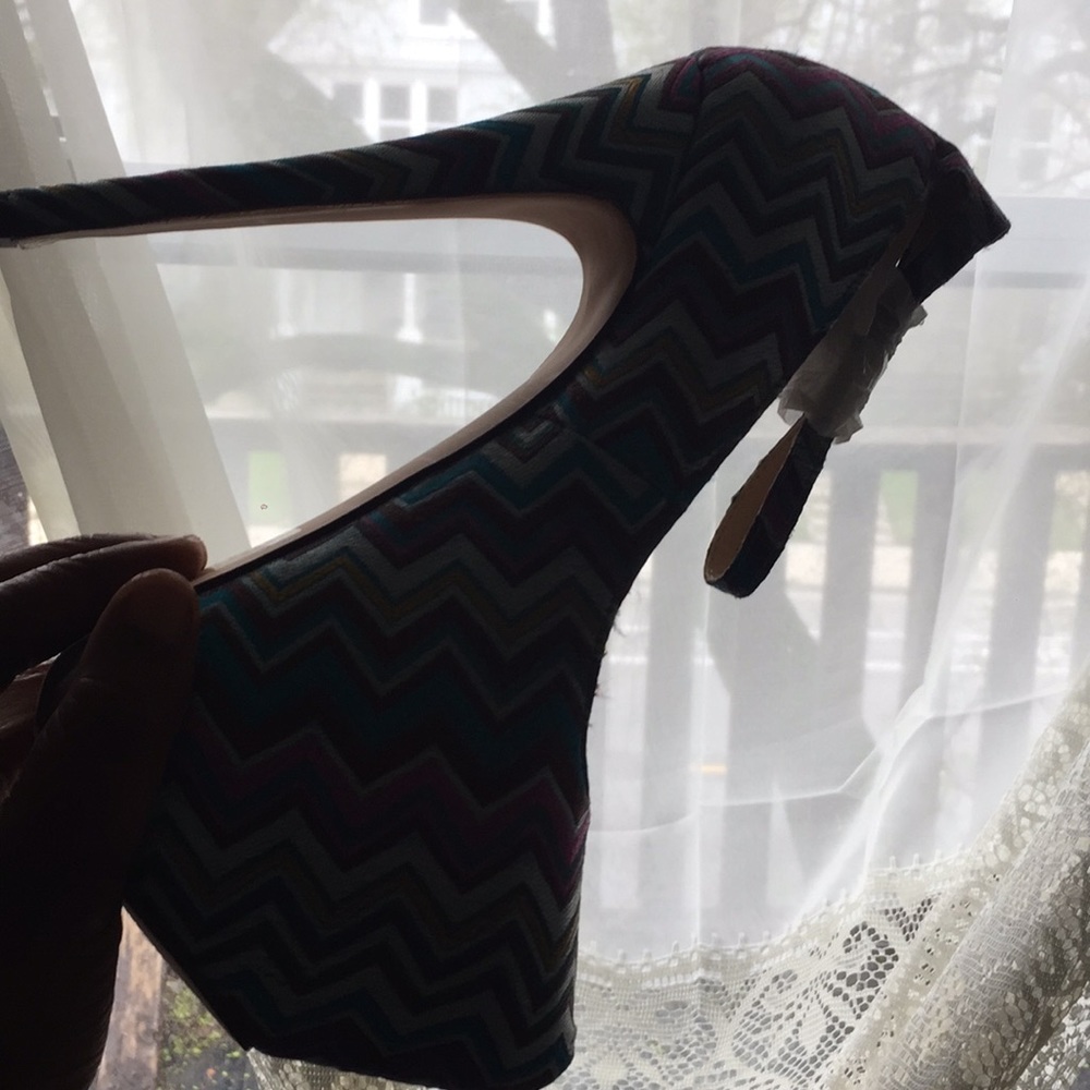 Heels - Picture 3 of 3
